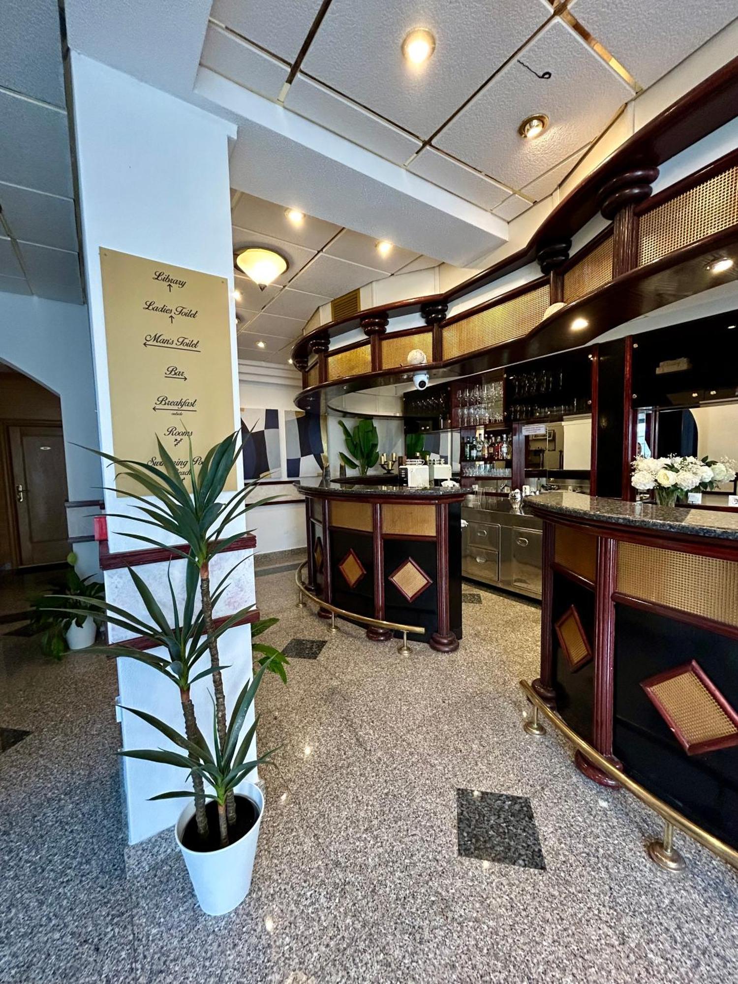 Hotel Bavaria Trogir Donji Seget Esterno foto