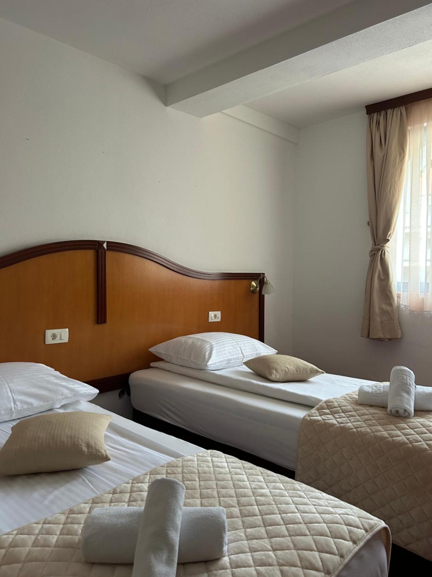 Hotel Bavaria Trogir Donji Seget Esterno foto