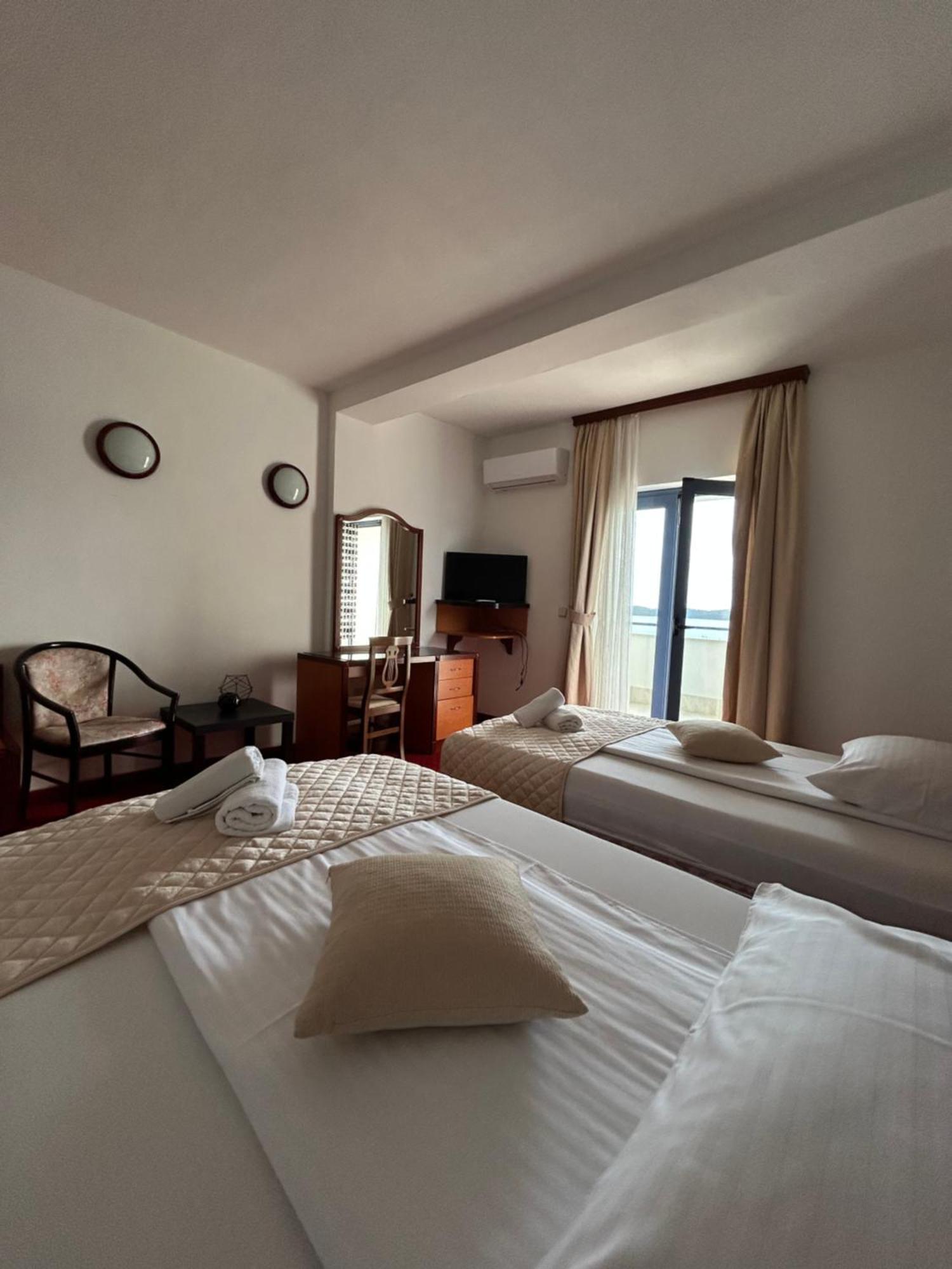 Hotel Bavaria Trogir Donji Seget Esterno foto