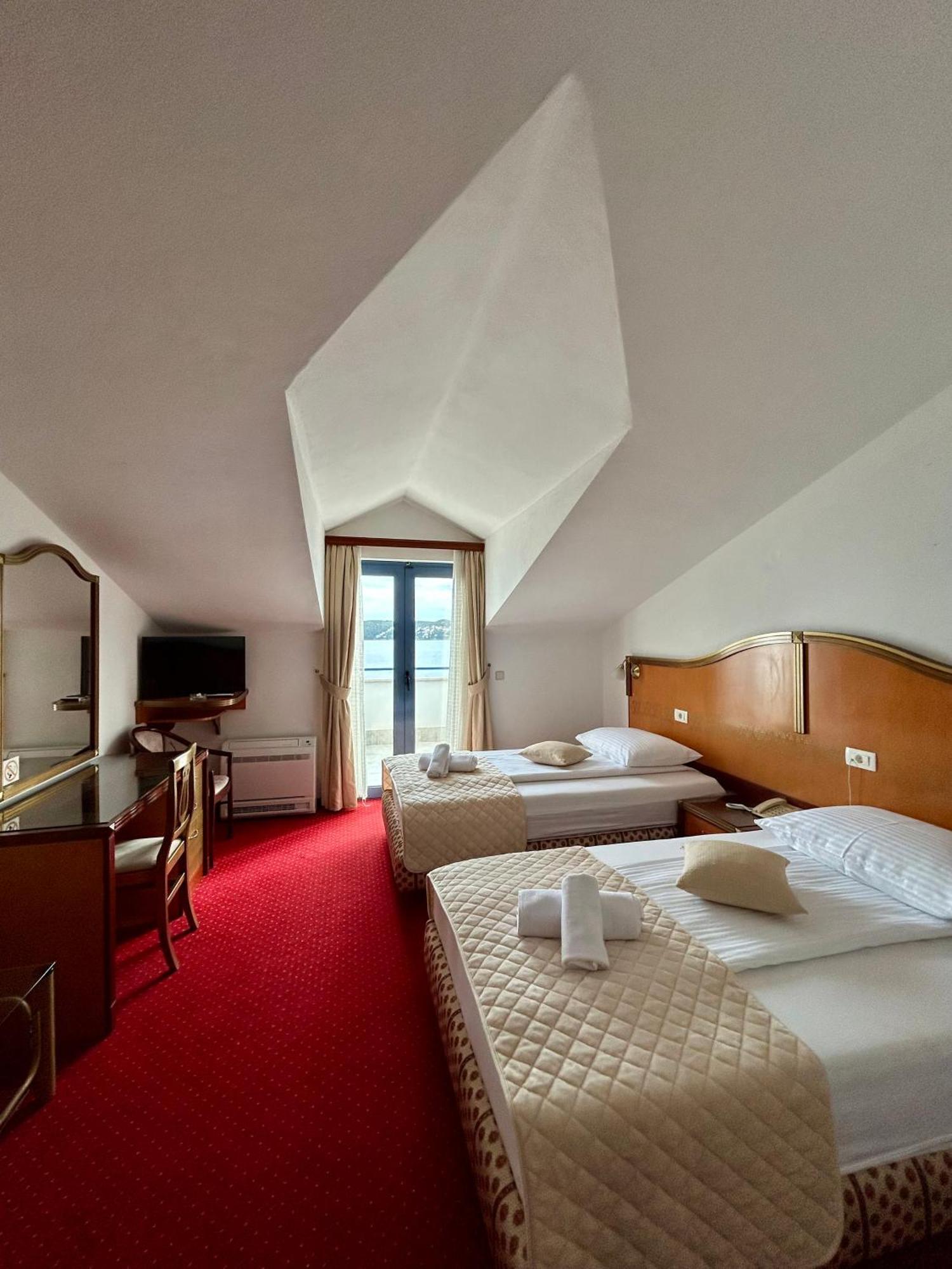 Hotel Bavaria Trogir Donji Seget Esterno foto